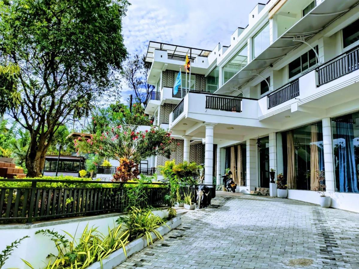 Queens Beach Hotel Tangalle Ngoại thất bức ảnh